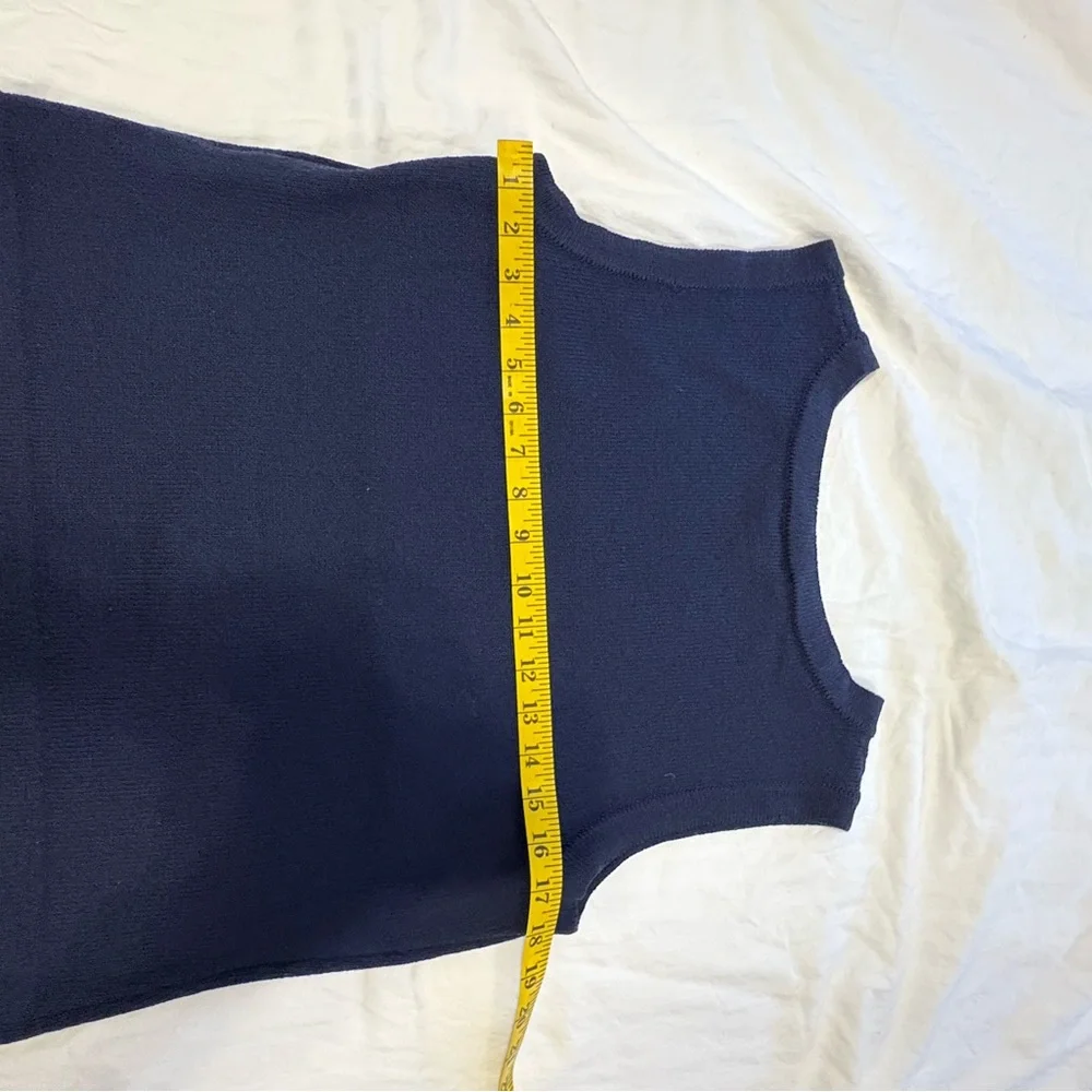 St John Sport by Marie Gray
Navy wool blend knit vest 
Vintage EUC medium - Picture 6 of 6